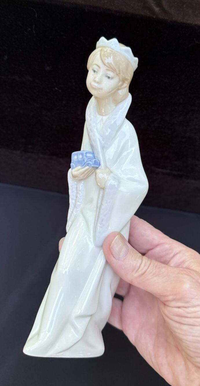 Lladro Spain King Gaspar Childrens Nativity Figurine 4674 Retired Porcelain Boy